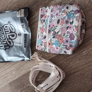 HydroJug Sleeve NWT 🆕 Floral with strap Large